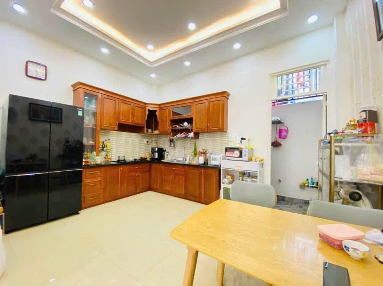 CHỦ GẤP BÁN GIẢM 200TR – NHÀ ĐẸP 3 TẦNG SÁT GIGAMALL & ĐH LUẬT – ĐƯỜNG XE Ô TÔ 🔥