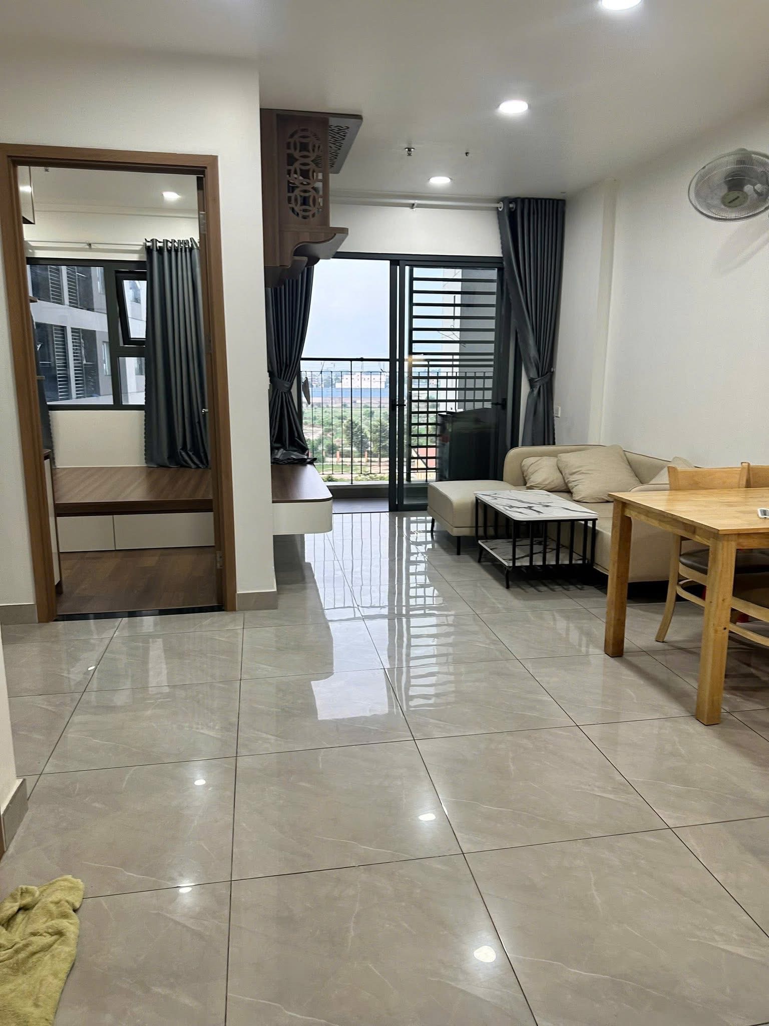 Cho thuê căn hộ full nội thất view hồ bơi thoáng mát